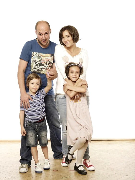 Familia Saizescu, regizorul Cătălin, actrița Georgiana Saizescu și cei doi copii / arhivă personală