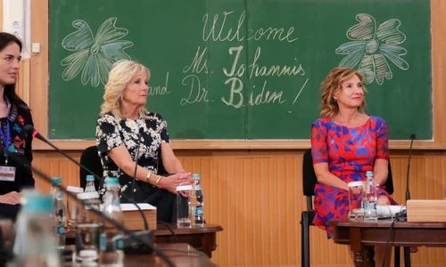 Carmen Iohannis si Jill Biden in Romania scoala elevi ucraineni (4) jpg