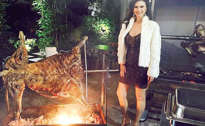 
    Ramona Bădescu  a inaugurat joi un  restaurant în BucureștiFoto: Dakota  