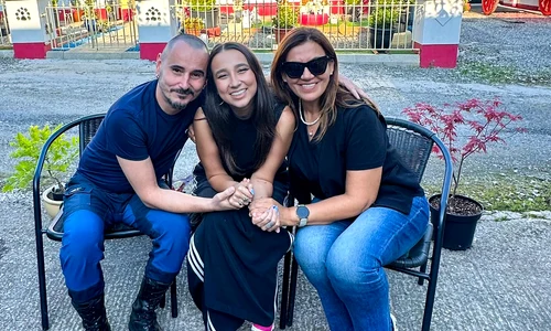 Mirela Retegan cu fiica Maya și Cornel Sorian 6 jpg