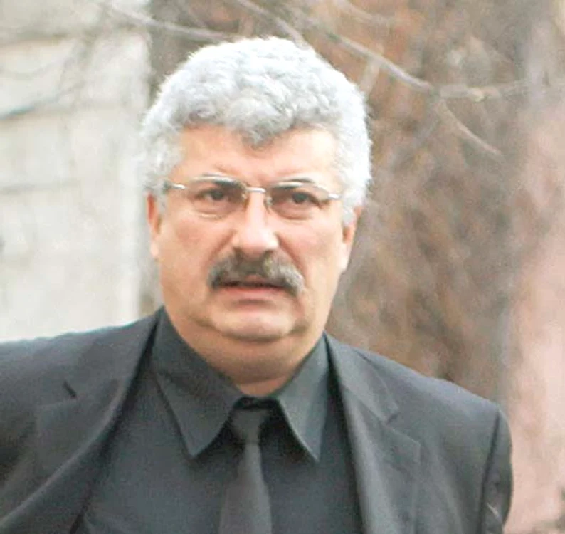 Afaceristul a depus ieri o solicitare la Secţia 10 pentru a-şi aduce copiii acasă