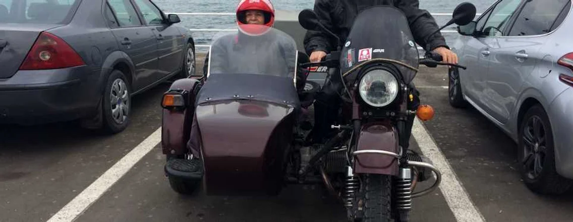 Mircea Panaitescu motociclist la 90 ani şi Margareta Moraru din Constanţa cu motocicleta Ural 750 cu ataş Foto Sînziana Ionescu