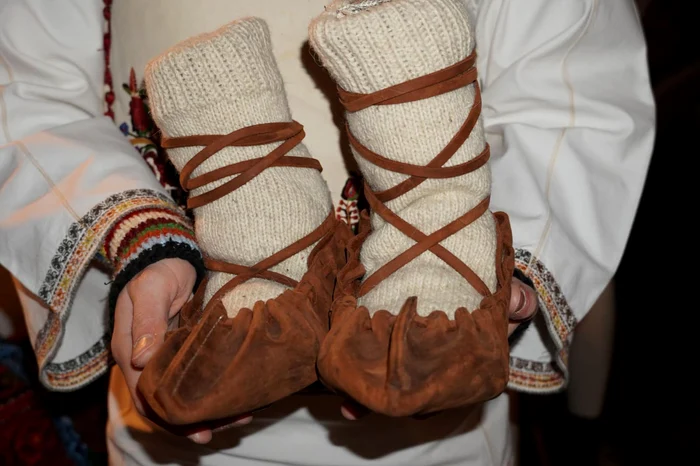 Opinci românești. Foto: Turnul Sfatului