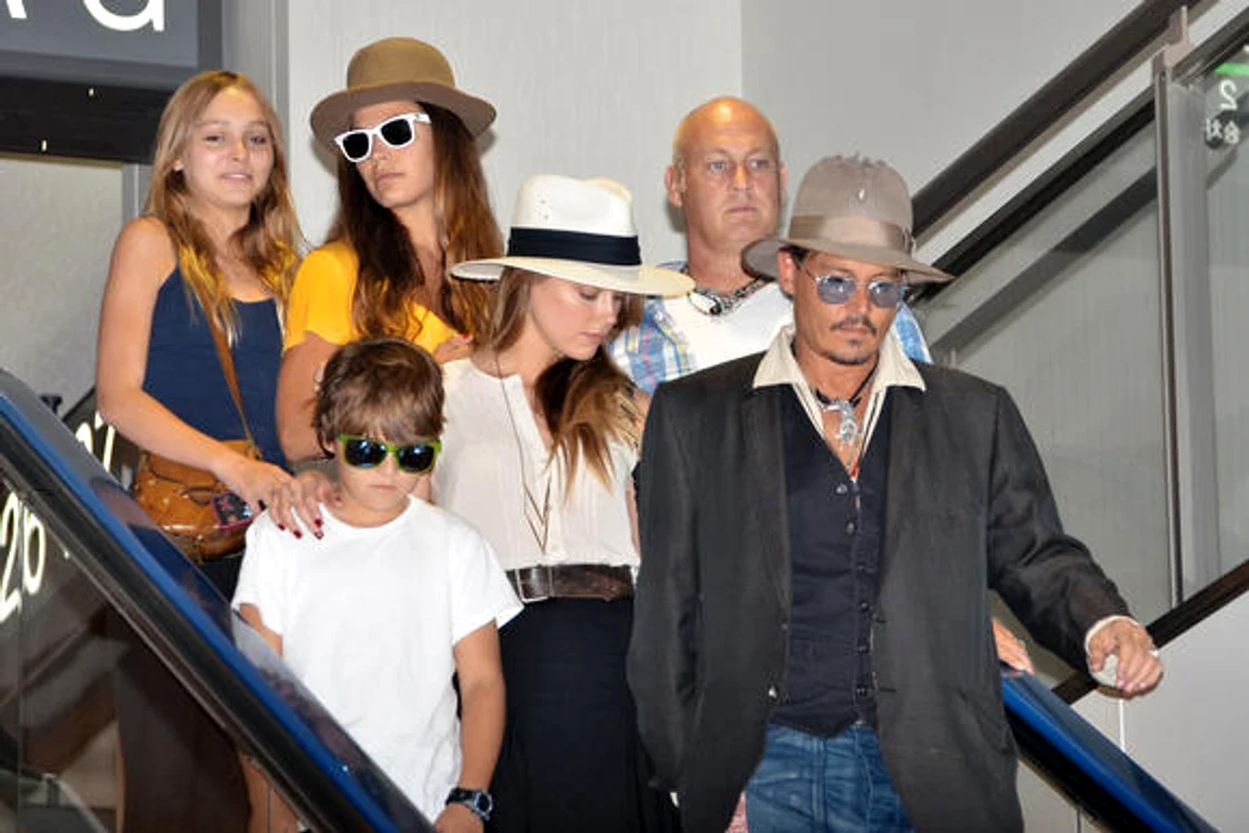 
    Johnny Depp încearcă să o apropie pe Lily-Rose de noua lui iubită, Amber HeardFoto: WENN  