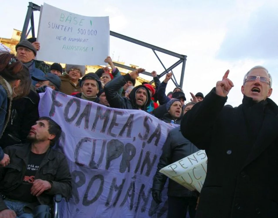 
    Mesajul unui protestatar: «Băse, suntem 500.000, ne-a numărat Anastase»  