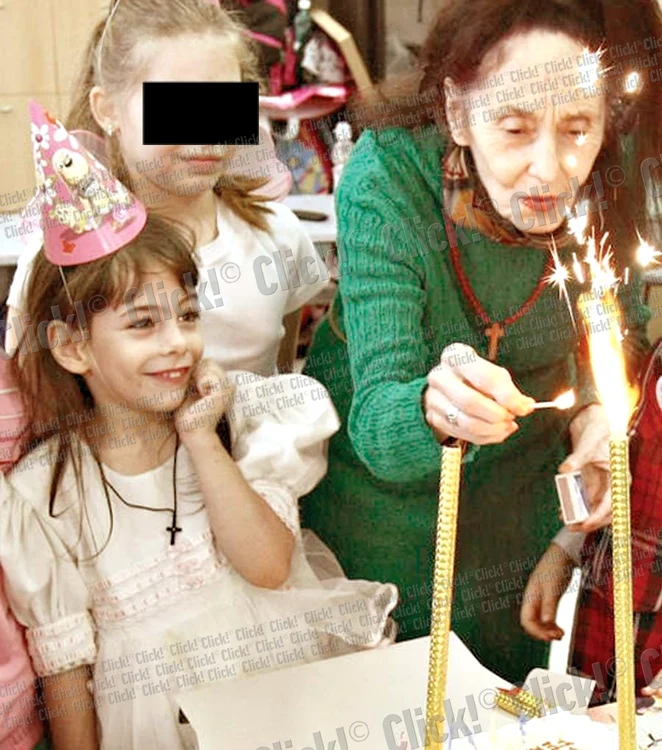 
    Eliza Iliescu a avut ieri  trei torturi cu care şi-a  servit colegii de şcoală  