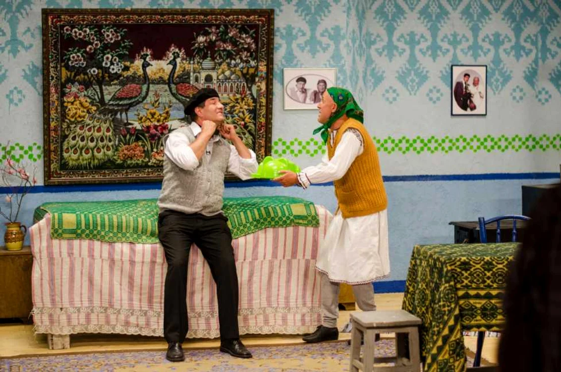 Costel şi Leana,
personaje interpretate de Radu Pietreanu şi Mugur Mihăescu, vor fi
vizitaţi de DNA în viitorul sezon „Vacanţa Mare“ FOTO Kanal D