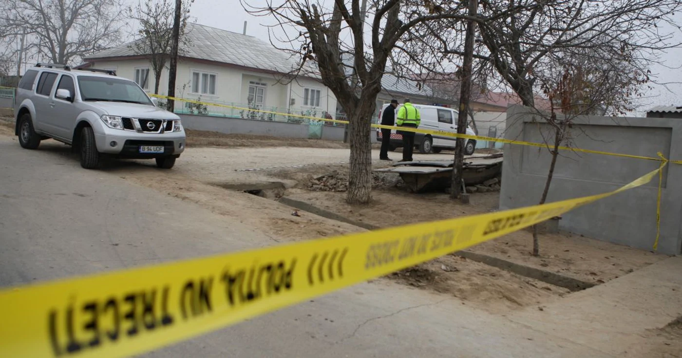Poliţia a legat banda galbenă de gardul criminalului