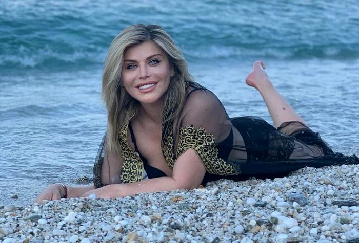 
    Loredana Groza trece printr-un amplu proces de transformareFoto: arhivă personală  