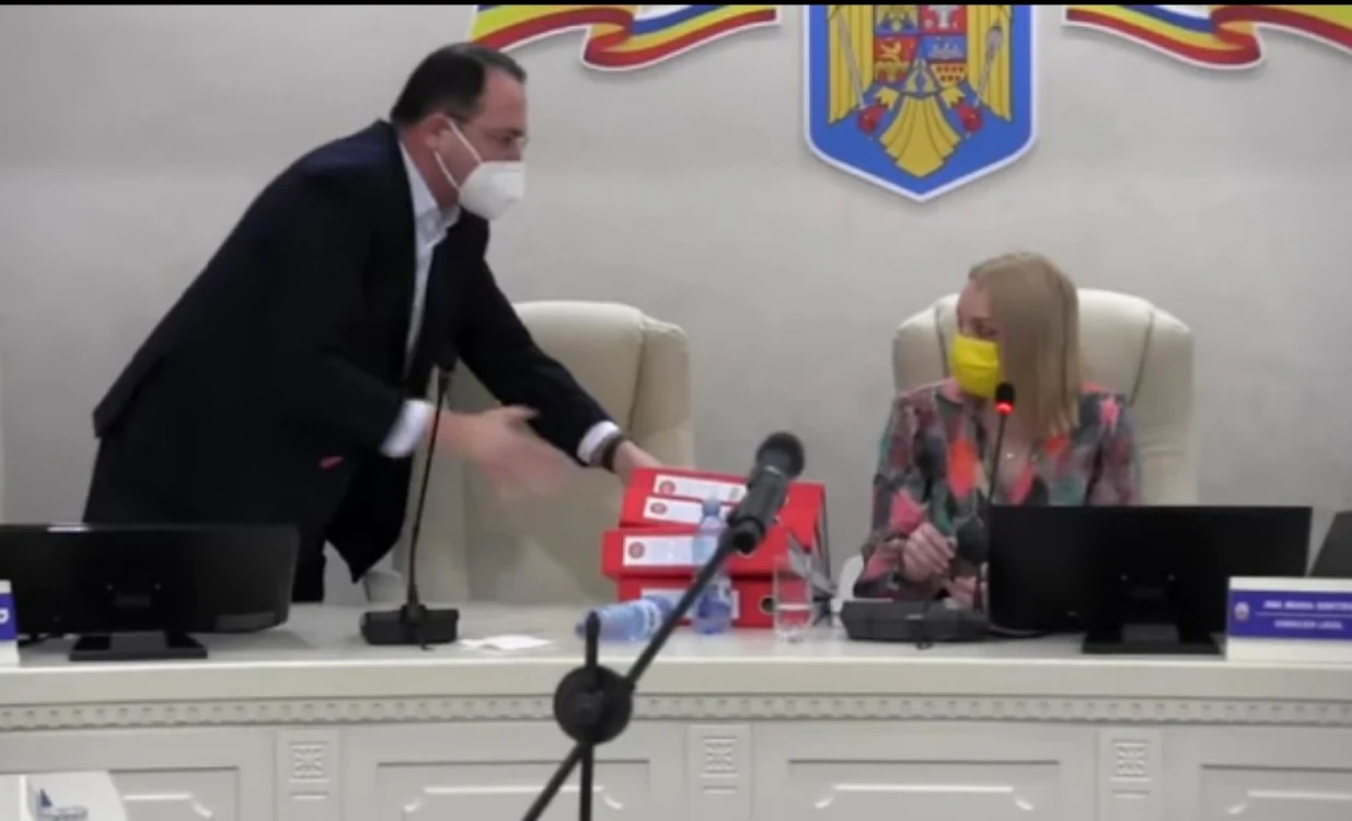 Primarul Cristi Misăilă duce un război persoanl cu viceprimarul Ana Maria Dimitriu