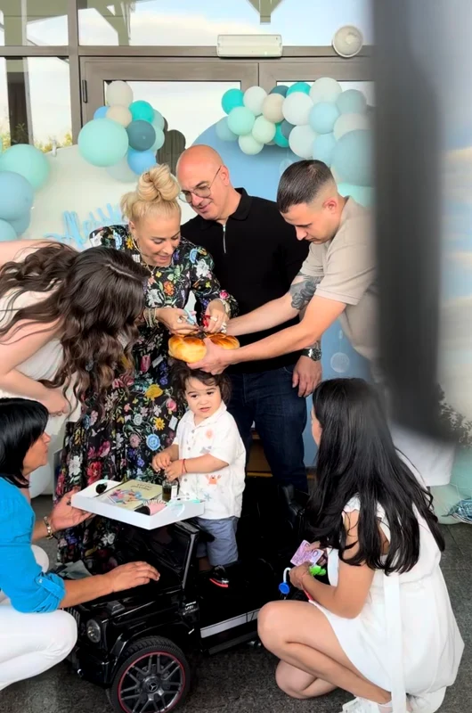 Anamaria Prodan a tăiat moțul finului Alessio fpto: Instagram