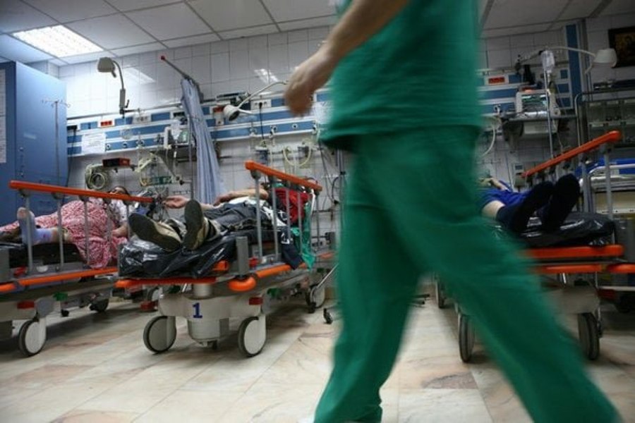 Trei fetițe spălate cu o soluție de deparazitare pentru animale au ajuns în stare gravă la spitalul din Deva