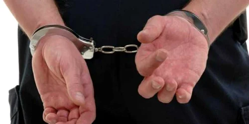 Hoţii unui furt dintr-o locuinţă de pe raza comunei au fost prinşi