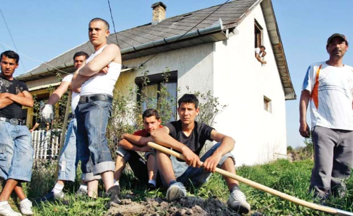 Foarte mulți români ar avea unde să muncească, dar preferă ajutorul de la stat. Sursa foto: Arhivă