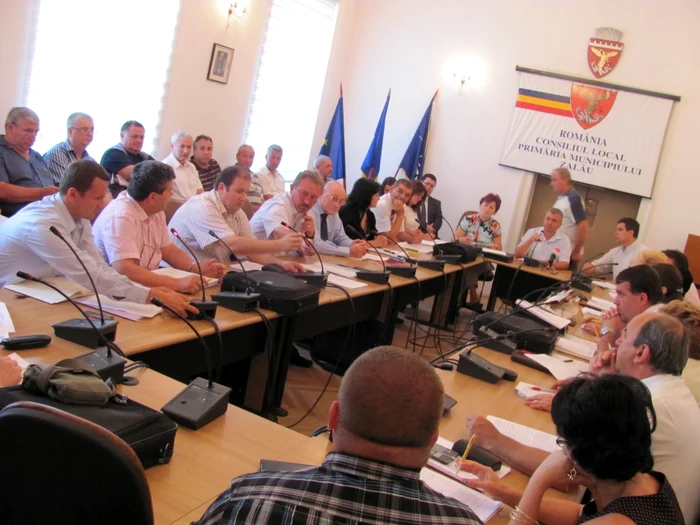 Consilierii locali, reuniţi ieri în şedinţă, au aprobat noile organigrame FOTO Olimpia Man