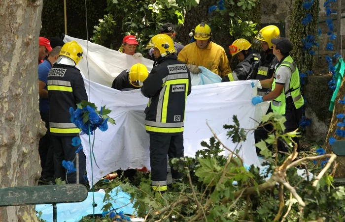 Echipele de intervenţie s-au deplasat de urgenţă la faţa locului Foto: EPA