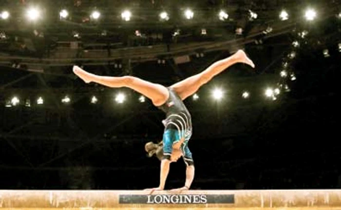 
    Larisa Iordache s-a accidentat  grav la mână în timpul  unui antrenament la bârnă,  aparatul ei preferatFoto: AP  