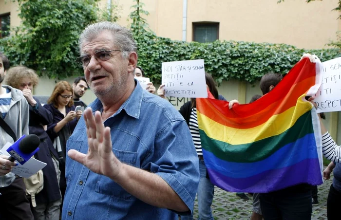 Florin Zamfirescu la protestul din curtea UNATC                            FOTO Eduard Enea