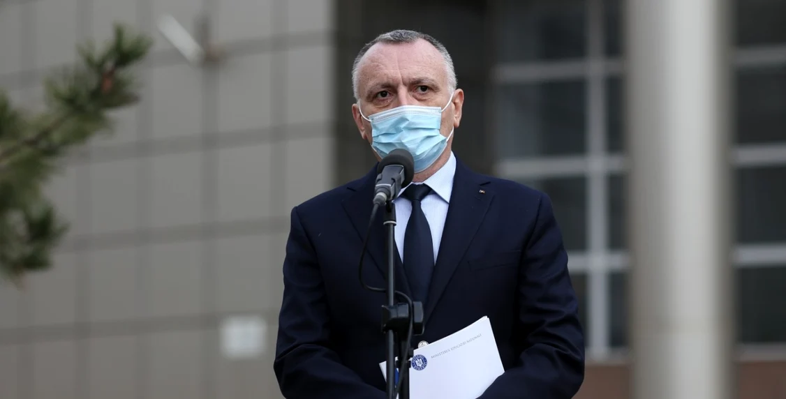 CNR a inițiat o anchetă în cazul de plagiat al fostului ministru al Educației FOTO gov.ro