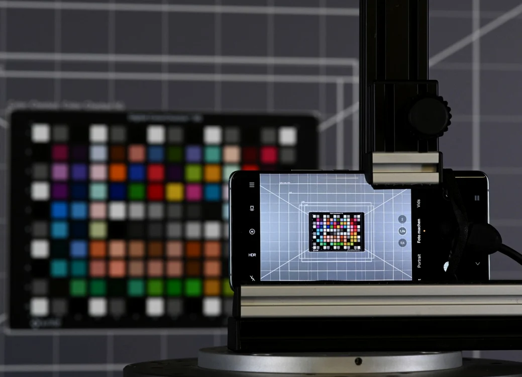 Smartphone testat în laboratorul vivo ZEISS.