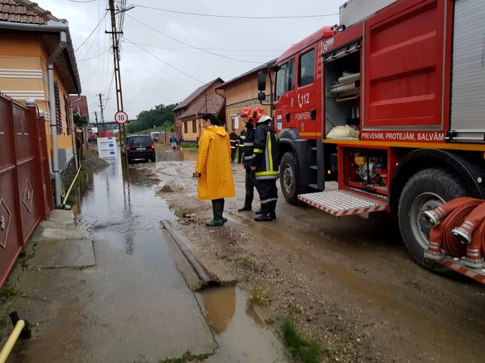 Pompierii au intervenit în mai multe localităţi