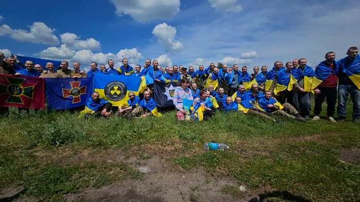 71 de ucraineni s-au întors acasă din captivitatea rusă în urma unui schimb de prizonieri FOTO: x