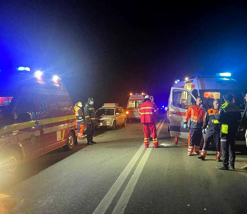 Cinci persoane au fost rănite, sâmbătă, într-un accident produs pe DN 65