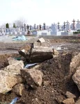 sarcofag cimitir1 jpg