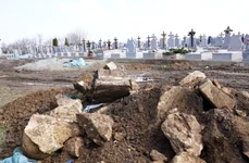 sarcofag cimitir1 jpg
