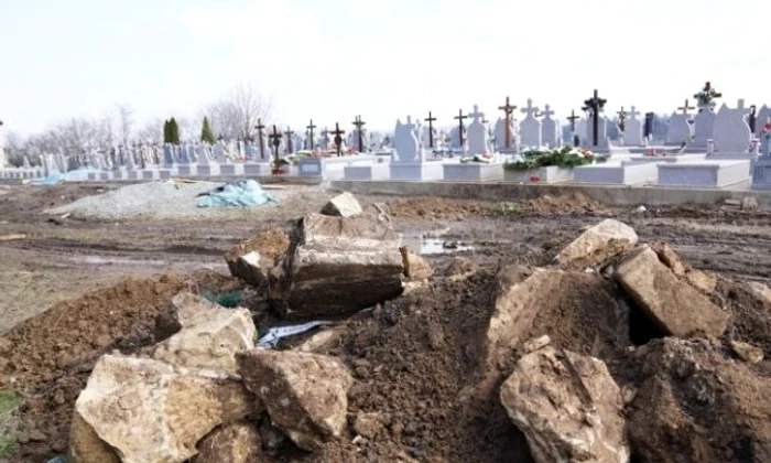 sarcofag cimitir1 jpg