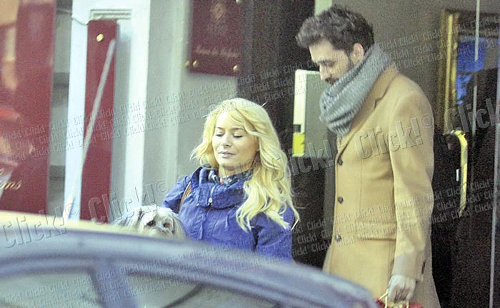 Au ieşit după două  ore dintr-un magazin  de parfumuri