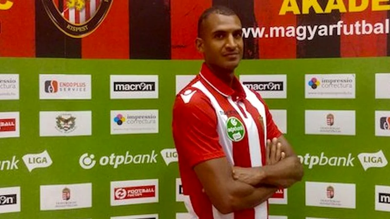 
    David N՚Gog, în tricoul lui Honved  