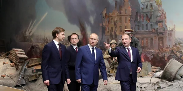 Vladimir Putin in vizita la Muzeul Istoriei FOTO EPA-EFE