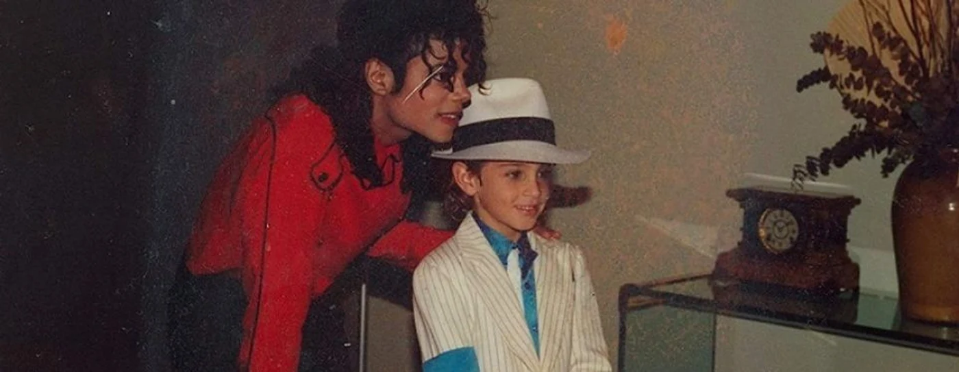 Michael Jackson şi Wade Robson, unul dintre acuzatori, pe când avea 7 ani