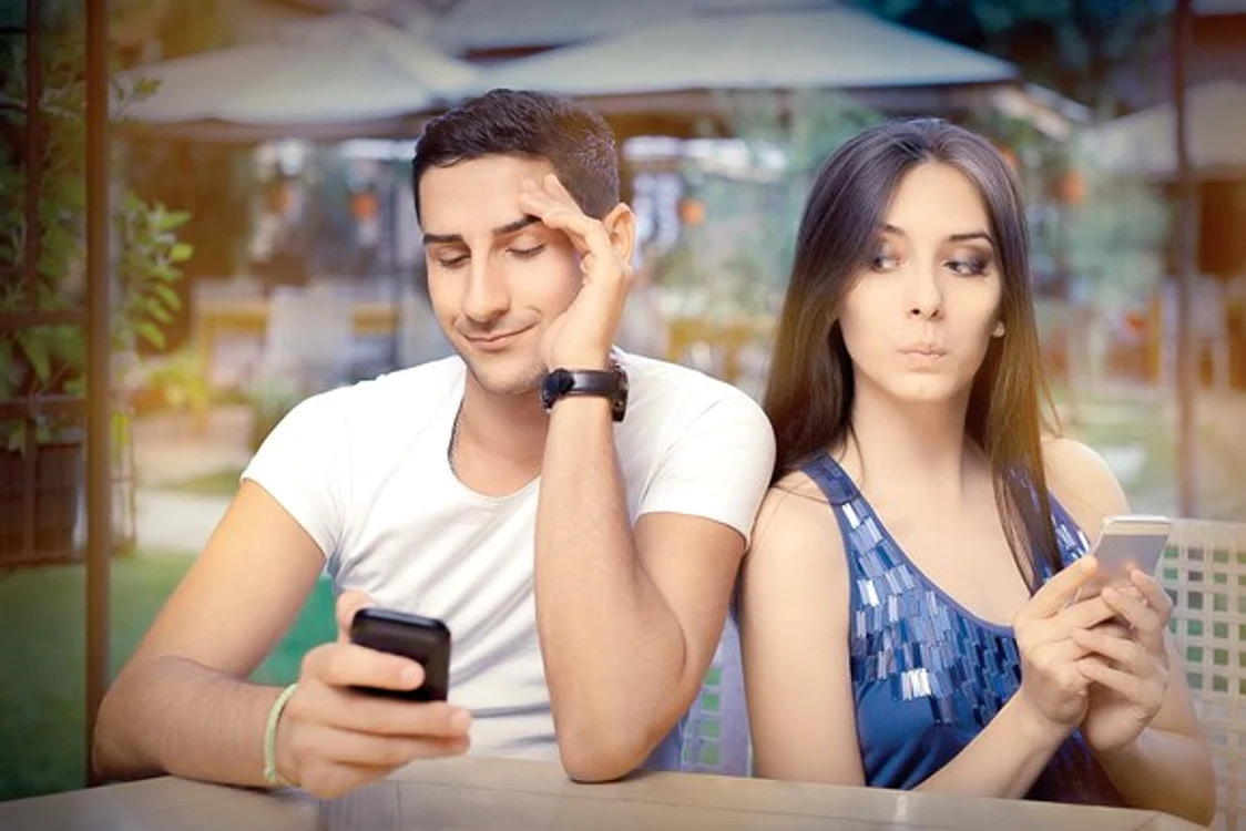 
    Horoscop zilnic 18 august: Berbecii au parte de tot felul de încurcături amoroase  