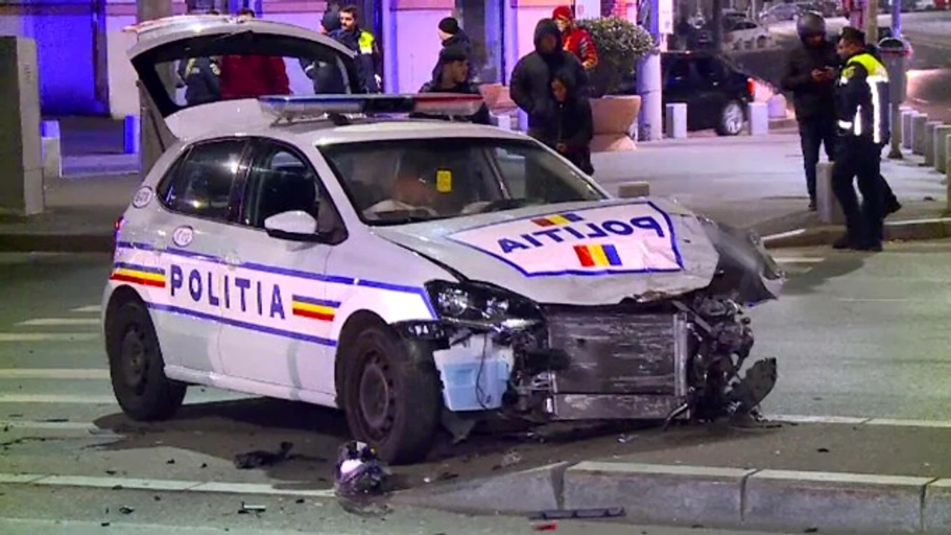 Polițista care conducea autospeciala a ajuns la spital. FOTO Știrile ProTV