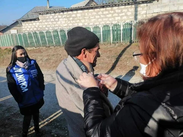 Fotografia controversată publicată de deputatul PAS Radu Marian, unde apare un cetăţean vaccinat în faţa casei, a fost ştearsă de pe pagina de Facebook a deputatului.