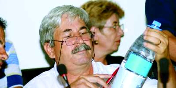 Primarul Gabi Ionaşcu a îndemnat populaţia să consume fără griji apă din sursa subterană