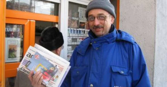 Piatra Neamţ: Sorin Gheţu vrea să-şi cumpere întreaga colecţie editată de "Adevărul" şi National Geographic