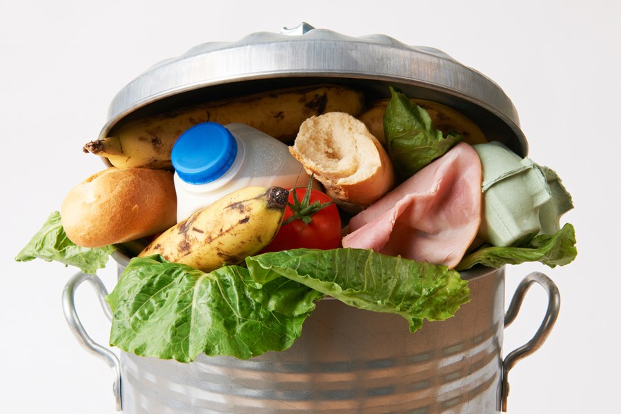 Consumatorii casnici din România produc peste 40% din totalul risipei de alimente 