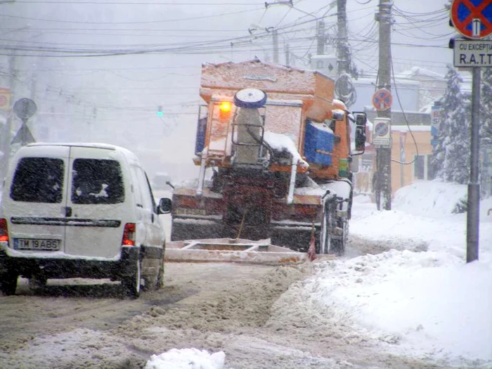 În Timiş ninge fără oprire de două zile. FOTO: Vali Silaghi