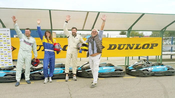 
    Niculae (stânga) s-a simţit foarte bine  alături de Lorena, Norris  şi Ovidiu Lipan Ţăndărică  