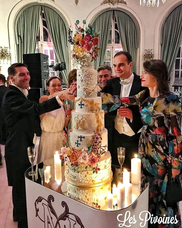 Acesta a fost tortul mirilor de la nunta fostului principe Nicolae și a Alinei Binder