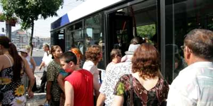 Târgu-Jiu: Un nou tip de abonament pe mijloacele de transport în comun