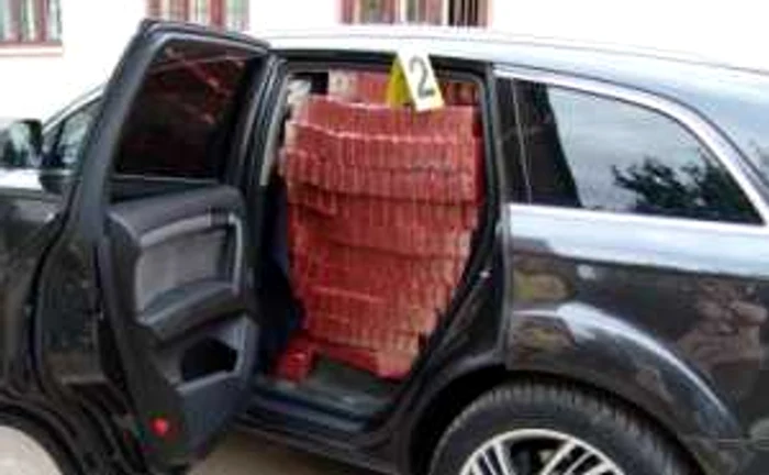 Timişoara: Trupele speciale ale poliţiei au confiscat 20.000 de pachete de ţigări de contrabandă