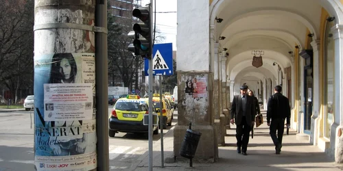 Afişele apar chiar şi pe monumentele istorice de clasa A