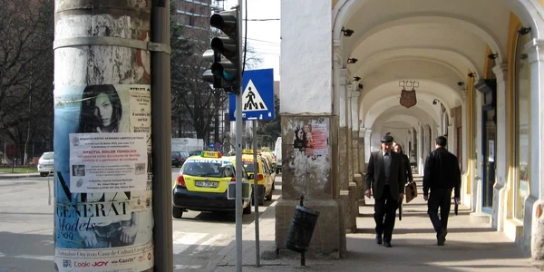 Afişele apar chiar şi pe monumentele istorice de clasa A
