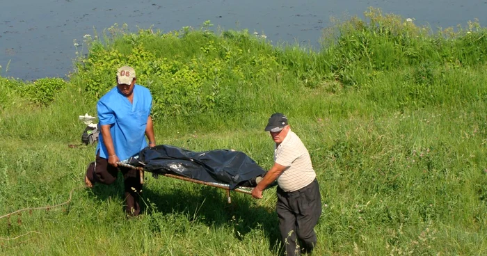 Cadavrul a fost scos din lac în această dimineaţă