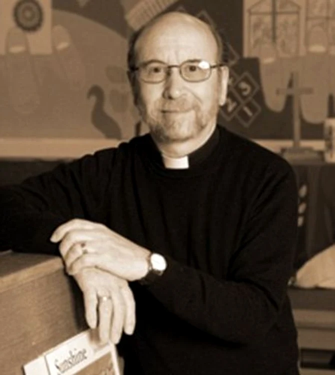 
    Reverandul Jim Percival e cunoscut în sat drept un om bun şi amabil  