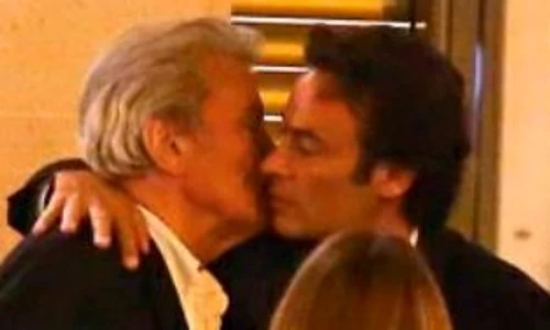 Alain şi Anthony Delon s au sărutat la aniversare jpeg
